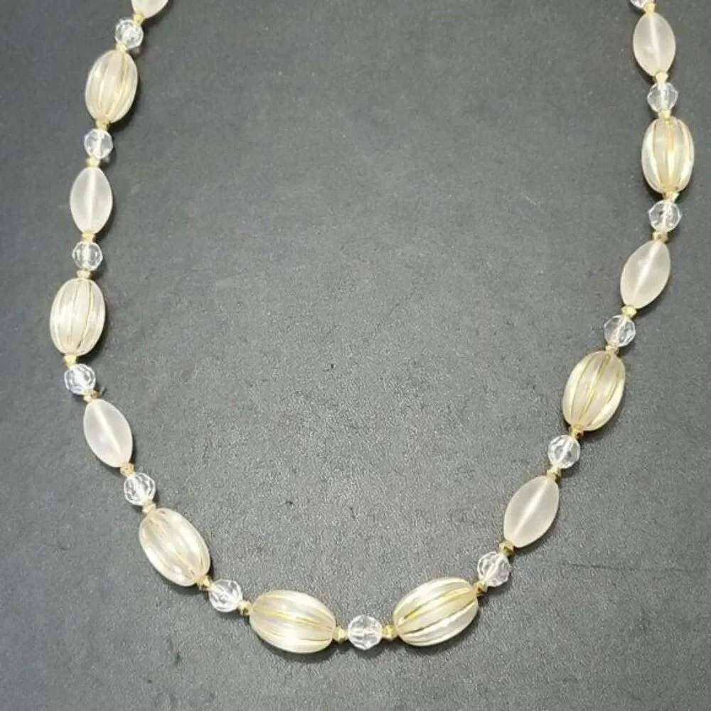 Vintage clear beaded necklace 26